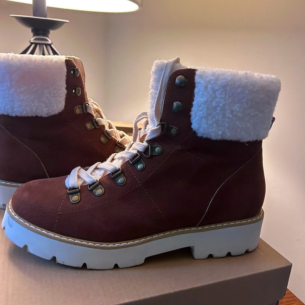 Oasis society California boots